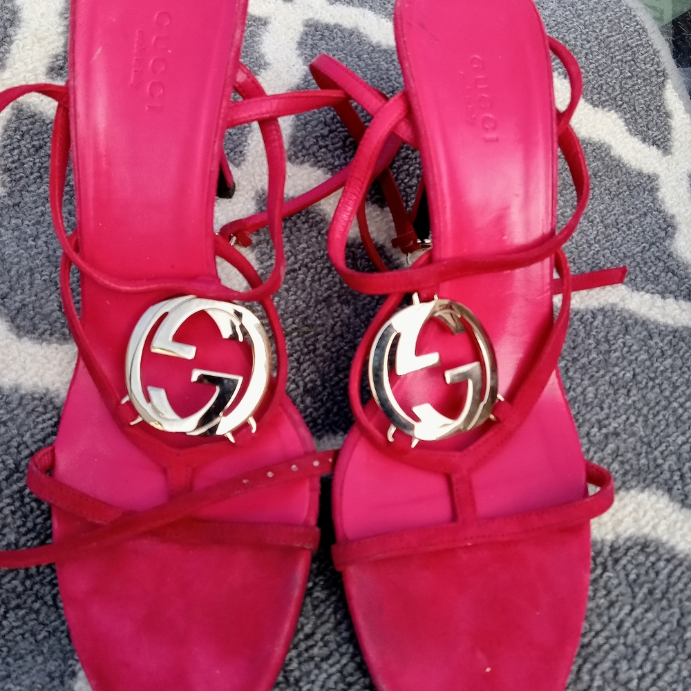 Gucci strap heeled shoes